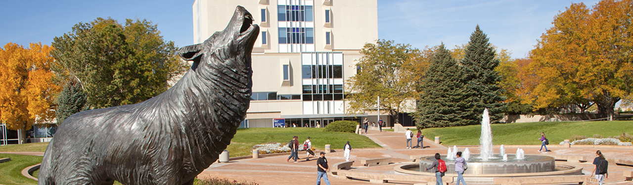 statue of wolf