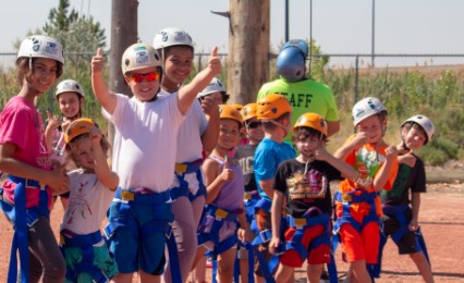 kids on challenge course